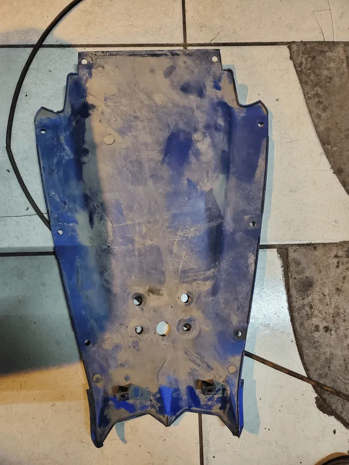 Plastico trasero inferior  - 2