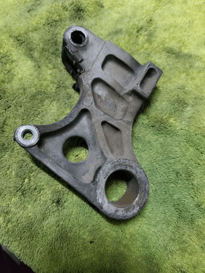Braket caliper trasero  - 2