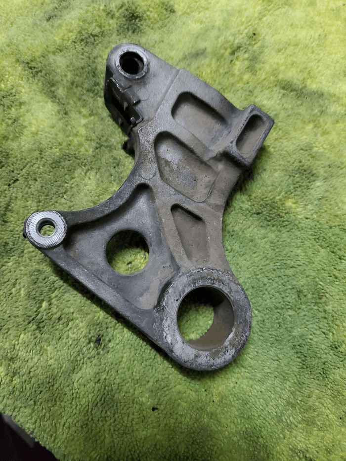 Braket caliper trasero  - 2